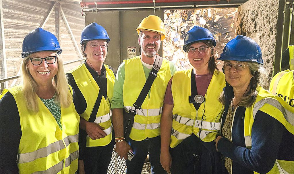 Mitglieder der Grünen-Kreistagsfraktion besichtigen die Pre-Zero-Sortieranlage in Ölbronn und informieren sich über die Fortschritte bei der Mülltrennung. Foto: privat