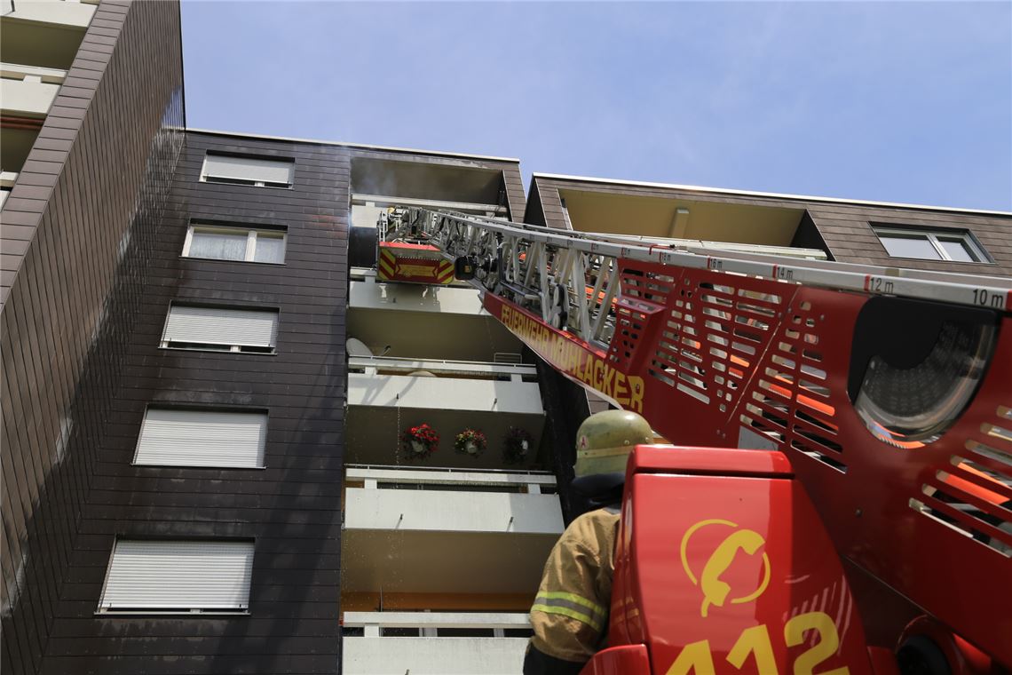 Feueralarm in Mühlacker Hochhaus mar Brand Heidenwäldle (1)