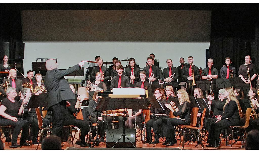 Mitreißendes Programm: das große Blasorchester des Musikvereins Freudenstein beim Konzert in Diefenbach. Foto: Weber