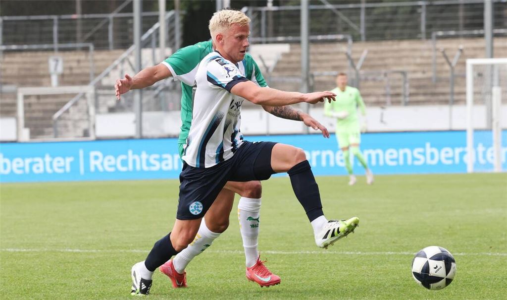 Mittelfeldspieler Per Lockl rückt nach überstandener Verletzung gegen den SV Sandhausen wieder in den Kickers-Kader.