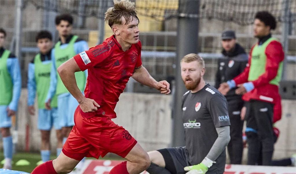 Mittelstürmer Samuel Unsöld im Dress des FC Bayern II, künftig soll er für die Kickers Tore schießen.