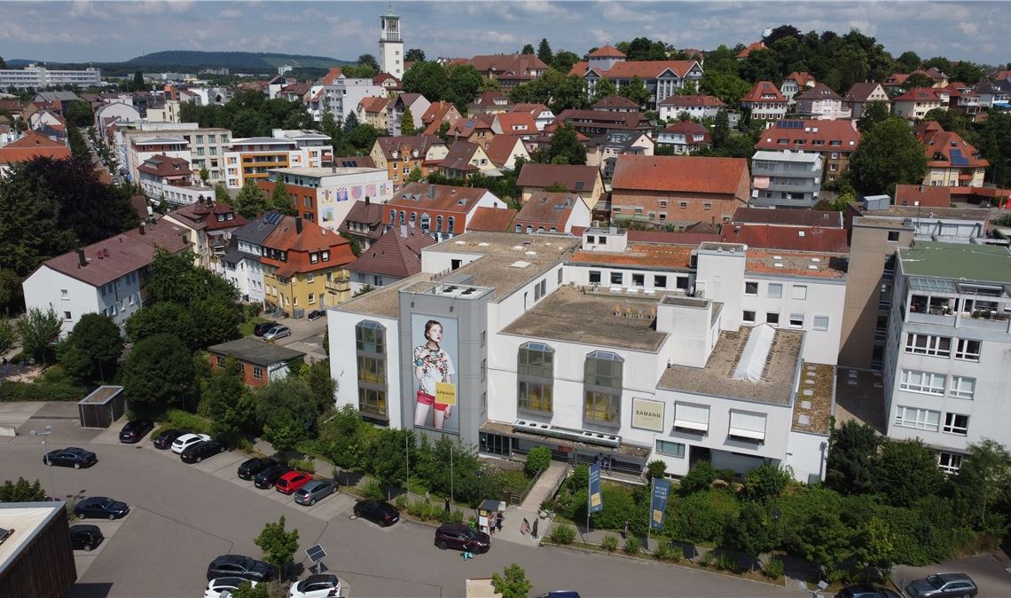 Mittendrin in Mühlacker: Das Modehaus Sämann prägt von allen Seiten das Bild der Mühlacker Einkaufsinnenstadt. Foto: Schramm