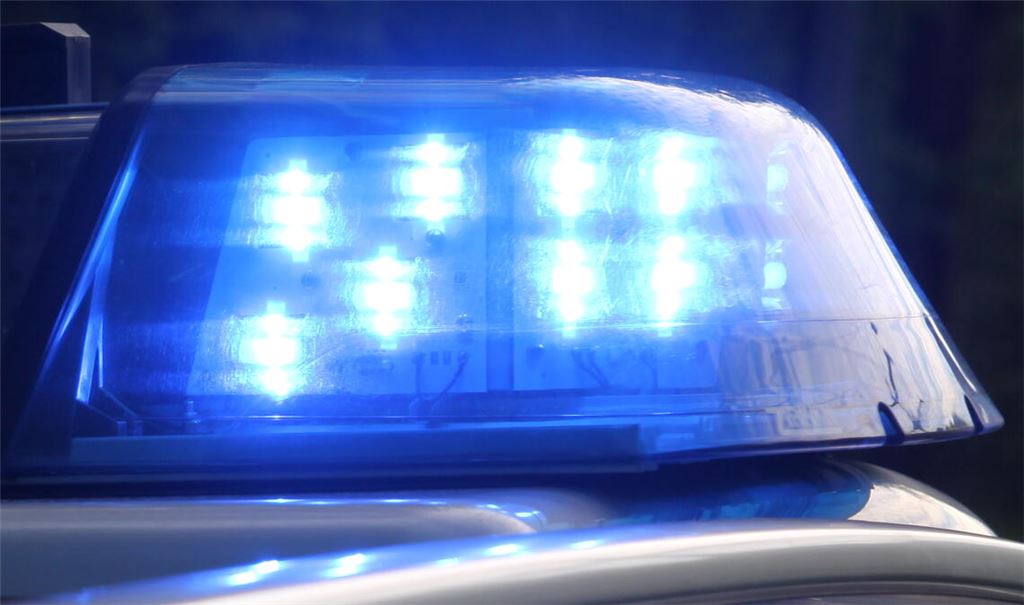 Mobiles Einsatzkommando führt in Pforzheim eine Personenkontrolle durch. Symbolfoto/Archiv