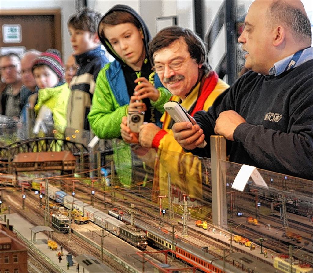 Modellbahntage in Mühlacker: Kleine Züge wecken großes Interesse.