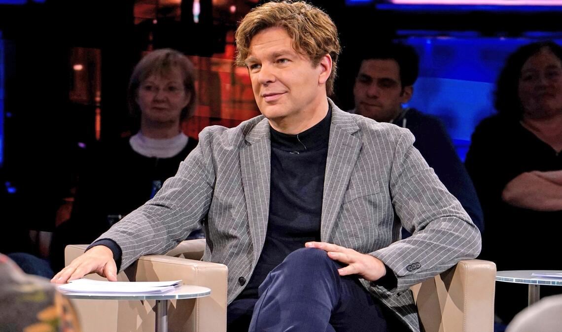 Moderator Michael Steinbrecher präsentiert das "Nachtcafé".