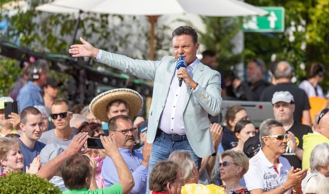 Moderator und Schlagersänger Stefan Mross hat die Sendung über Jahrzehnte geprägt. (Archivbild)
