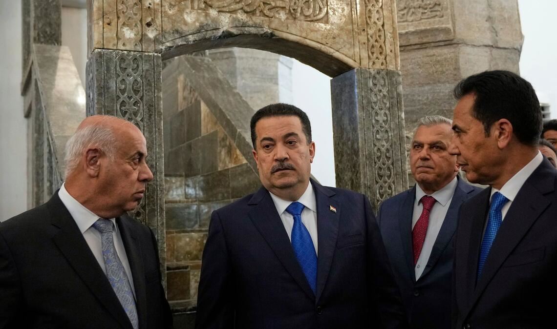 Vom IS zerstörte Moschee in Mossul wiedereröffnet Mohammed al-Sudani (Mitte), Ministerpräsident des Irak, bei der Wiedereröffnung der Al-Nuri-Moschee in Mossul.