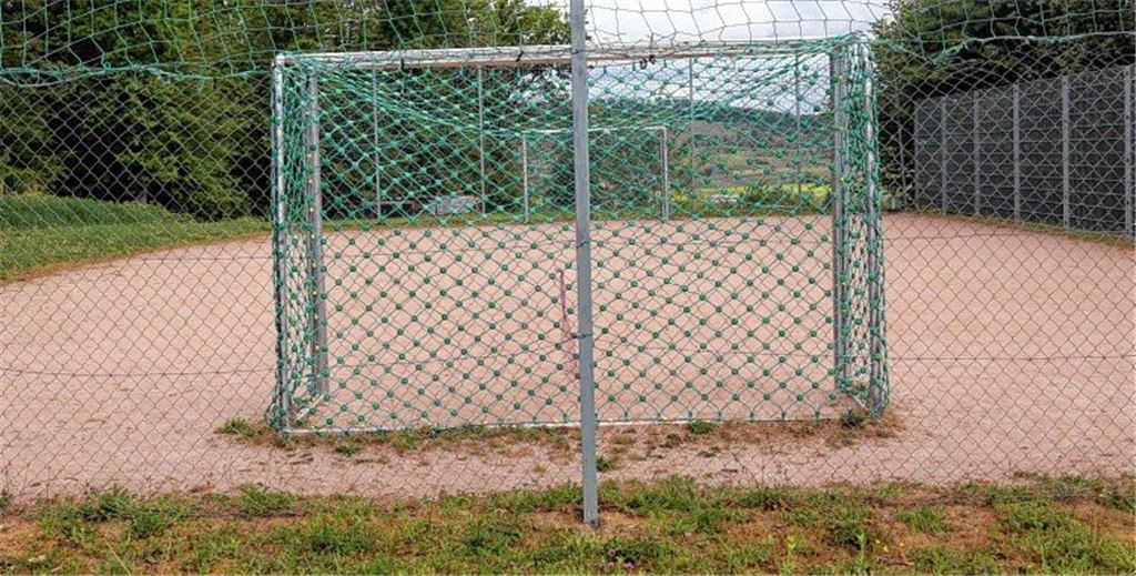 Vliesbelag für Bolzplätze lässt auf sich warten