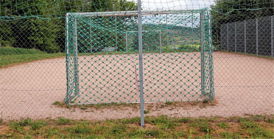 Momentan wegen der Corona-Verordnungen gesperrt: der Bolzplatz im Stöckach.Eier