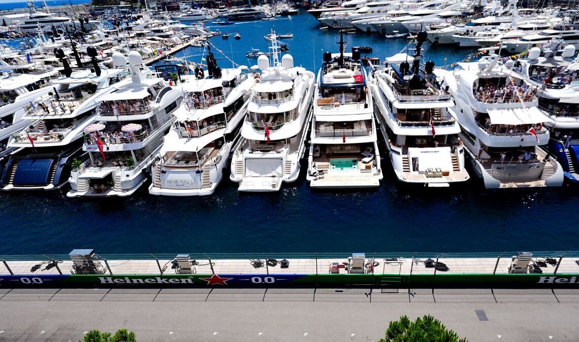 Monaco-Training: Leclerc fährt an Hafen und Yachten vorbei