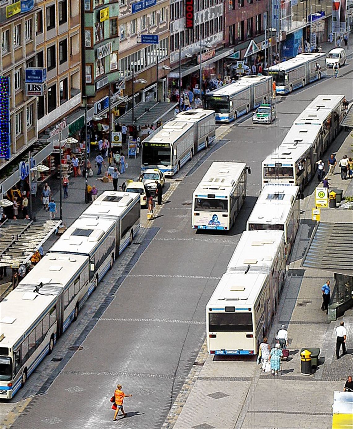 Morgen sind die Pforzheimer aufgerufen, darüber abzustimmen, unter welcher Flagge die Stadtbus-Flotte ab Ende 2016 fahren soll: kommunal oder privatwirtschaftlich betrieben.Archivfoto: Kollros