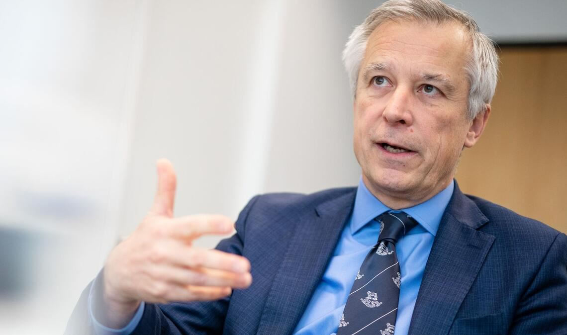 Moritz Kraemer ist seit 2021 meinungsfreudiger Chefökonom der Landesbank Baden-Württemberg.