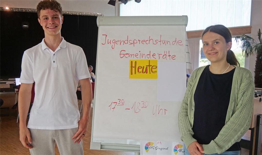 Moritz Kraft und Katharina Schulze, die im letzten Halbjahr die monatlichen Jugendsprechstunden organisiert haben, ziehen eine positive Bilanz und kündigen an: Das Format wird nach der Sommerpause fortgesetzt. Foto: Friedrich
