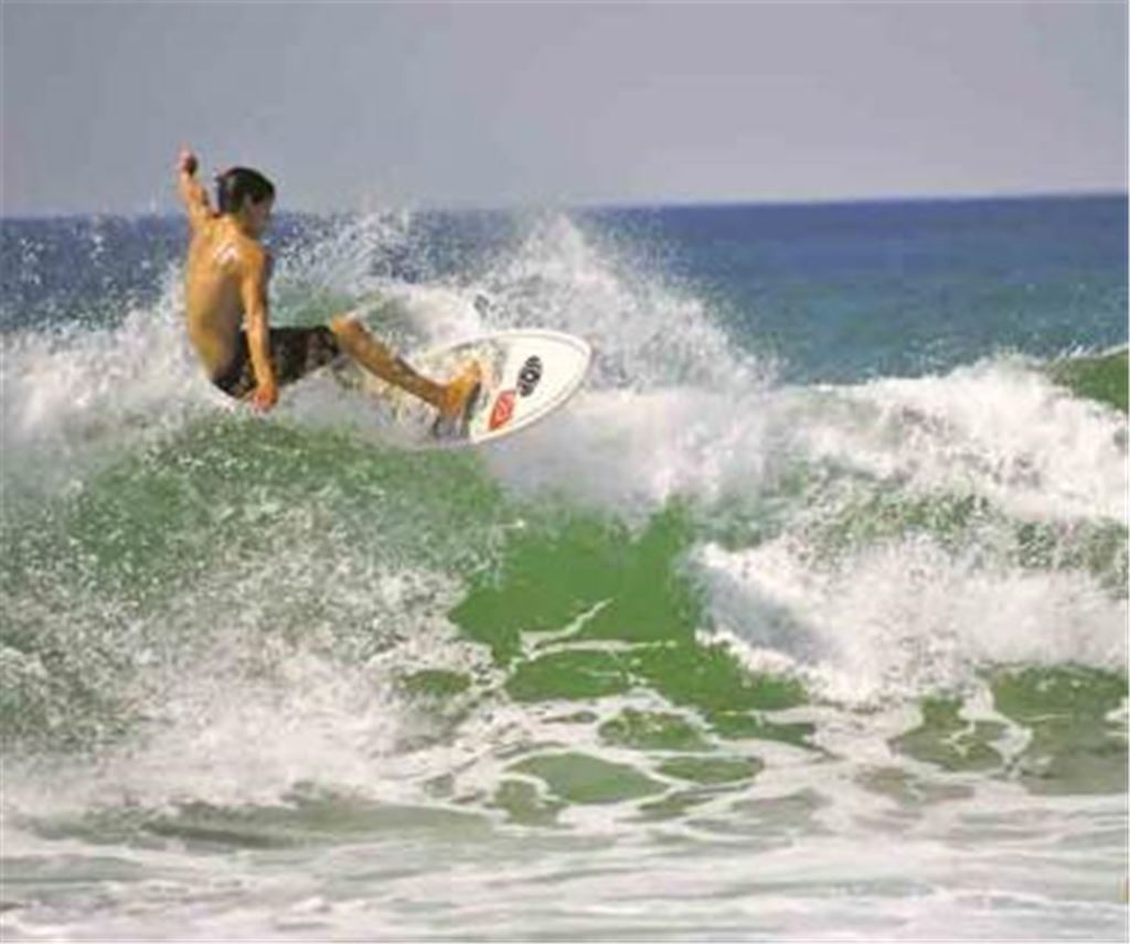 Moritz Ott liebt die Brandung an der französischen Atlantikküste, die ihn bei den Deutschen Meisterschaften der Junioren bis ins Halbfinale trägt.
Foto: privat