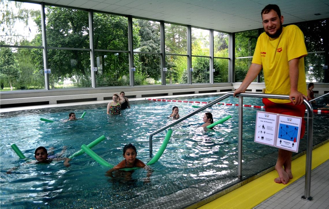Moritz Speidel hofft darauf, dass die Ortsgruppe Mühlacker der DLRG im Herbst wieder reguläre Schwimmkurse anbieten kann. Fotos: Stahlfeld