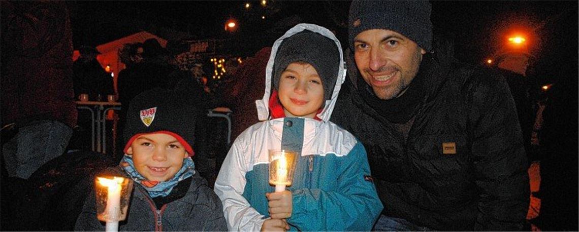 Singen im Lichterschein der Kerzen