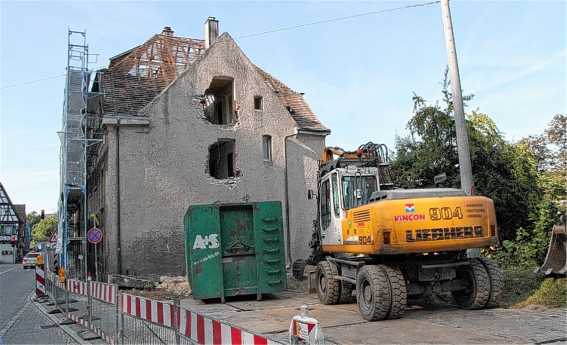 Mühlacker: Die Abbrucharbeiten an den Häusern in der Enzstraße haben begonnen. Dort wird mit Blick auf die Gartenschau mehr Platz für Radfahrer und Fußgänger geschaffen.