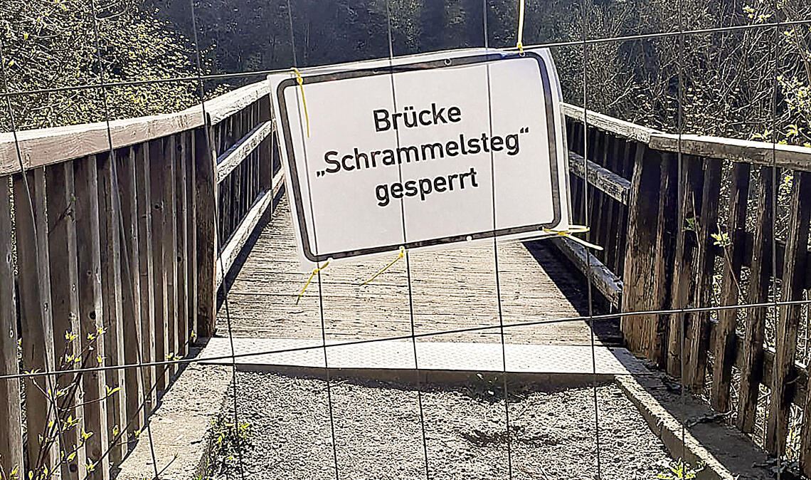 Mühlacker Problemfälle (von oben nach unten im Artikel): Neben dem Enzsteg in Enzberg, der rasch erneuert werden soll, und der Enzbrücke in Mühlhausen, die wegen massiver Schäden für schwerere Fahrzeuge gesperrt ist, stehen irgendwann auch die alte Eisenbahnbrücke und die Bahnbrücke der Lienzinger Straße zur Sanierung an. Fotos: Archiv (3), Deeg