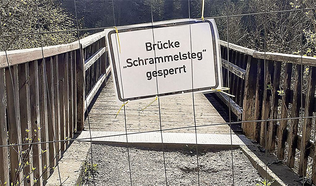 Mühlacker Problemfälle (von oben nach unten im Artikel): Neben dem Enzsteg in Enzberg, der rasch erneuert werden soll, und der Enzbrücke in Mühlhausen, die wegen massiver Schäden für schwerere Fahrzeuge gesperrt ist, stehen irgendwann auch die alte Eisenbahnbrücke und die Bahnbrücke der Lienzinger Straße zur Sanierung an. Fotos: Archiv (3), Deeg