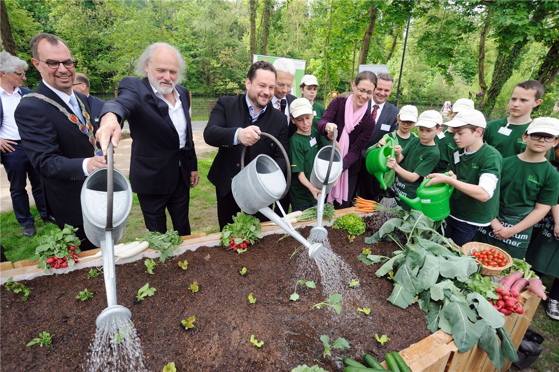 Mühlacker – ein gut bestelltes Feld? Am Sonntag stellt sich OB Frank Schneider (li.) auf der Leseinsel des Mühlacker Tagblatt den Fragen von Redaktion und Publikum. Foto: Archiv