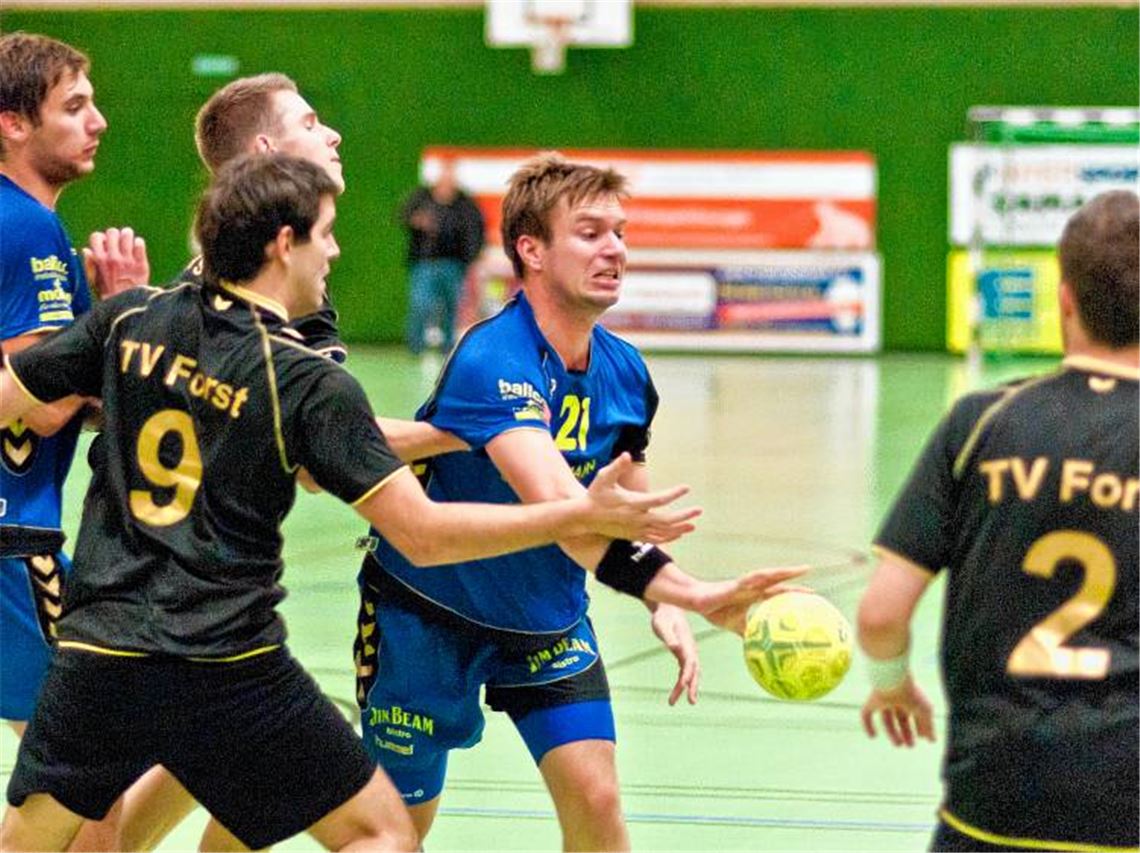 Mühlacker gibt die Partie aus der Hand und gestattet den Gästen Forst eine Serie mit 11:3 Toren innerhalb von zehn Minuten. Foto: Zschorsch
