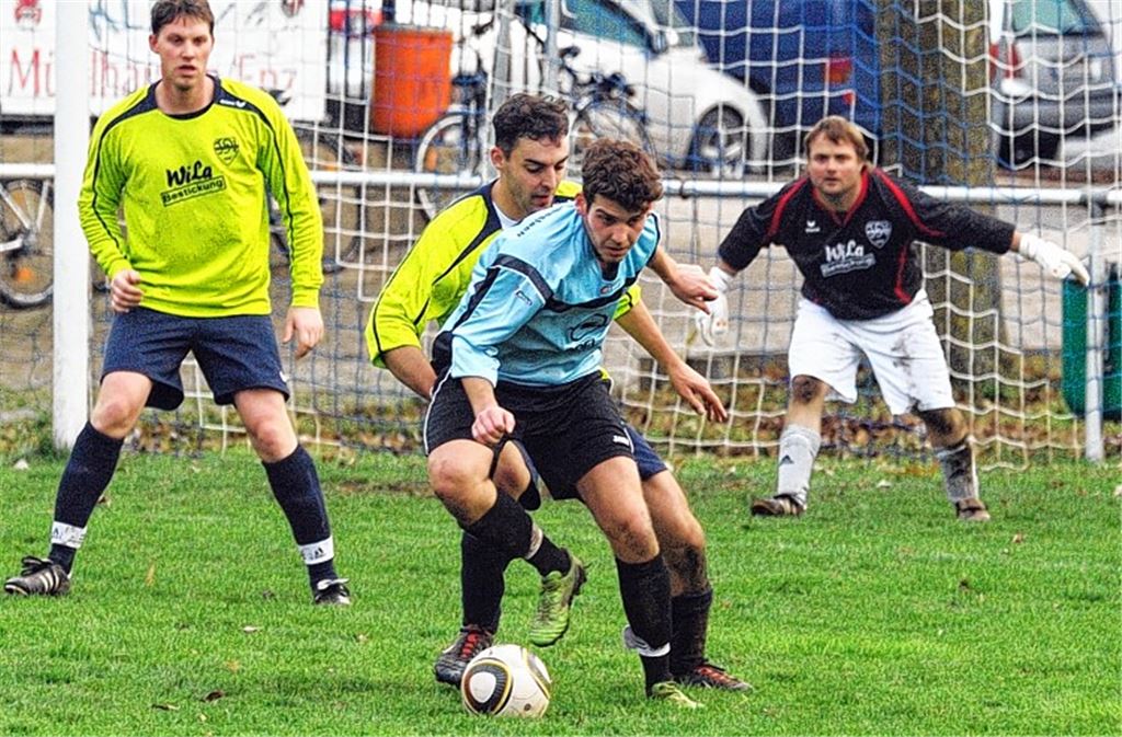 Mühlhausen (in Grün) liegt gegen Häfnerhaslach zweimal in Führung und kassiert dennoch eine 2:3-Heimniederlage. Foto: Fotomoment