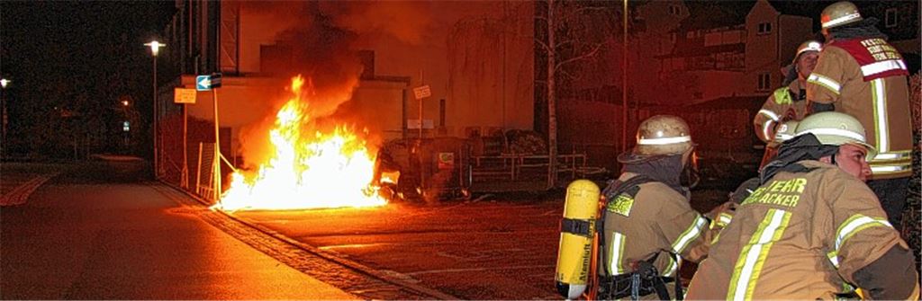 Müllcontainer in Flammen