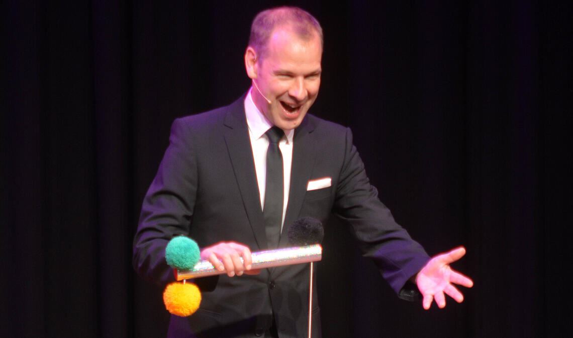 Multitalent Helge Thun zu Gast im Schützinger Spatzabrettle. Foto: Stahlfeld