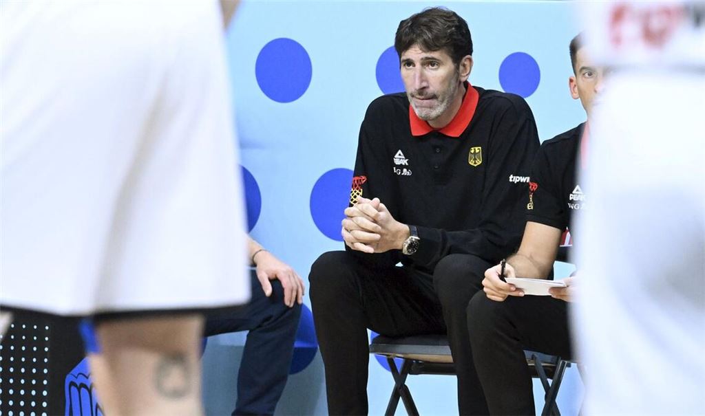 Mumbru soll im November zur WM-Qualifikation als Bundestrainer zurückkehren (Archivbild).