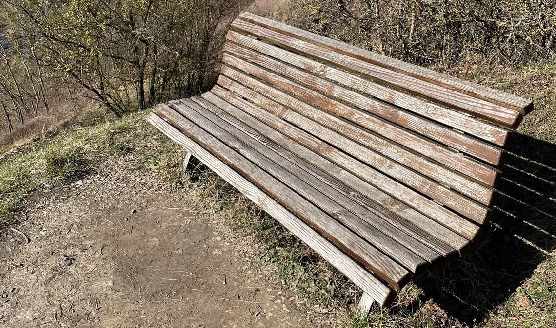 Munteres Wechselspiel: die alte Bank...