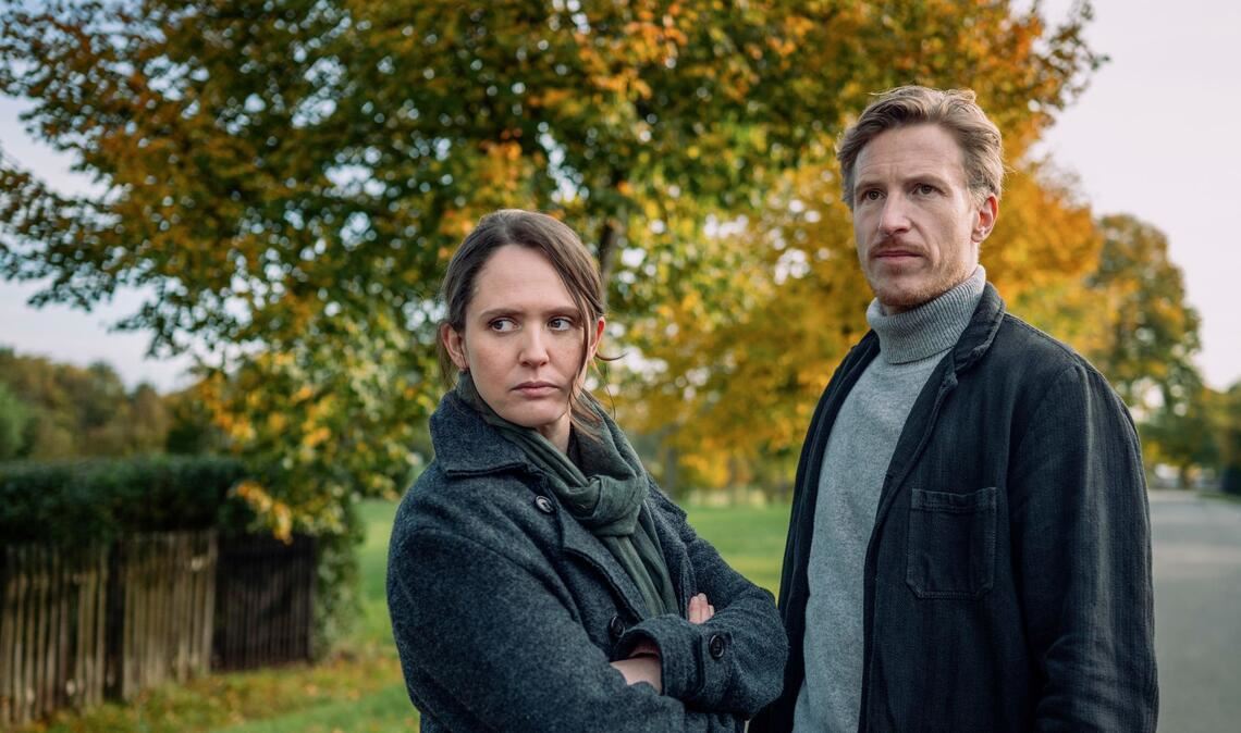 Murphy und Herbst scheinen Gefallen aneinander zu finden, doch beide bringen einiges an emotionalem Gepäck mit.