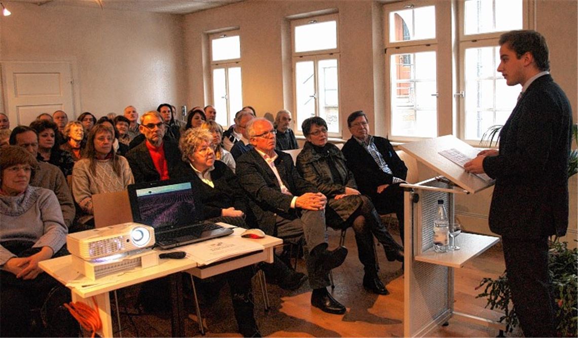 Museumsleiter Jeff Klotz (re.) referiert über den Einfluss der Römer in der Region. 