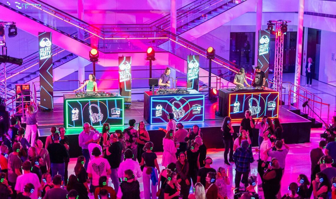 Musik gab es auf Kopfhörern.