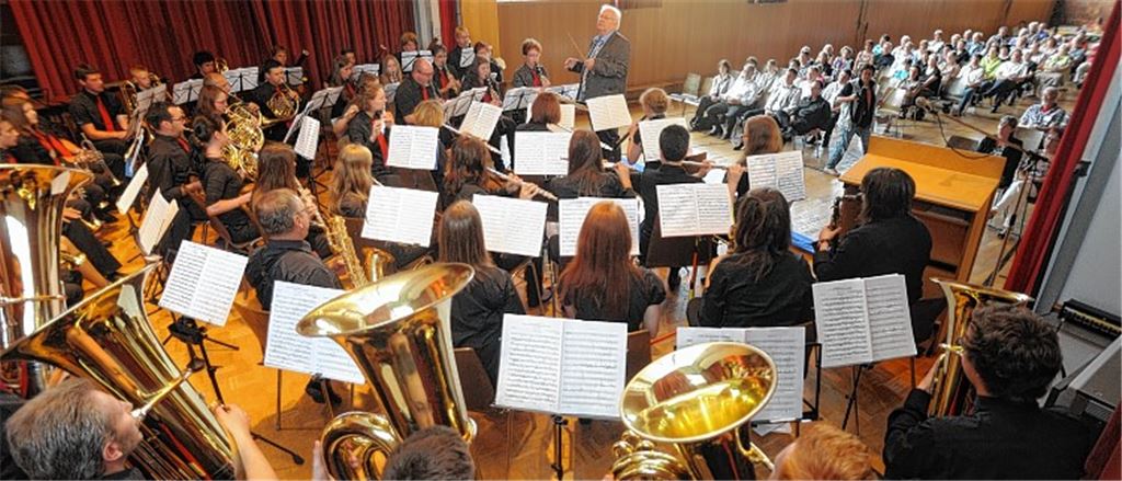 Musik verbindet: Das erleben die Zuhörer beim Konzert in der Mehrzweckhalle.