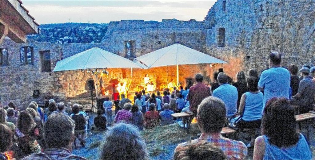 Musikgenuss in stimmungsvoller Atmosphäre bietet das Open-Air-Programm auf Burg Löffelstelz, das am 6. Juli beginnt.