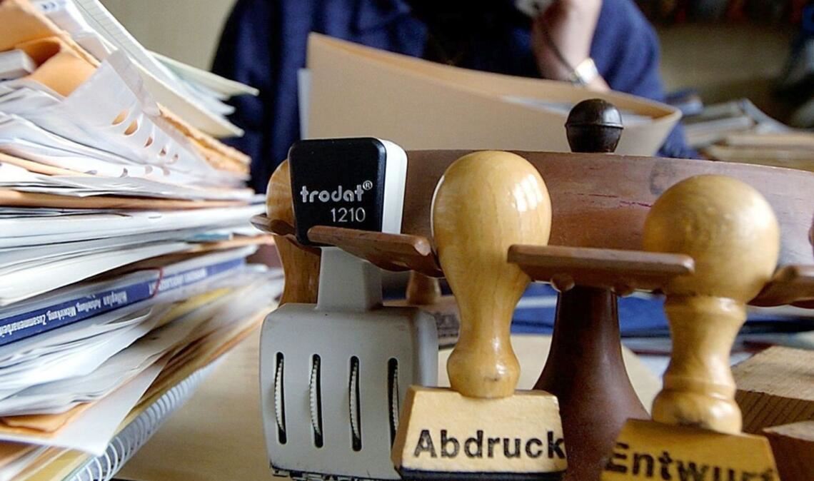 Muss wirklich jedes Formular von Beamten gestempelt werden?