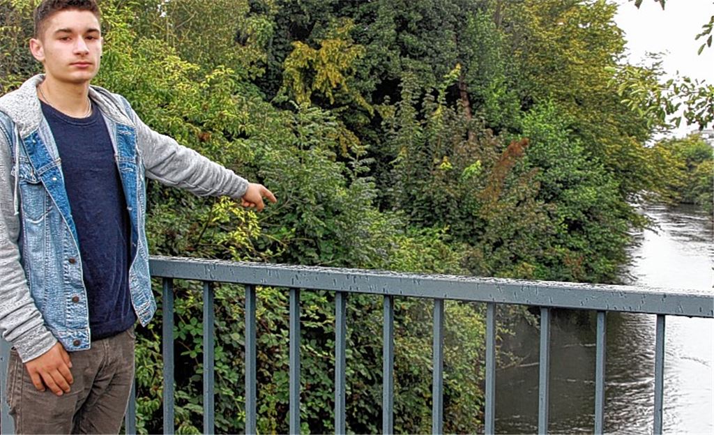 Mutiger Helfer am Ort des Geschehens: An dieser Stelle musste Pascal Zimehl selbst aus dem Kanal gezogen werden.