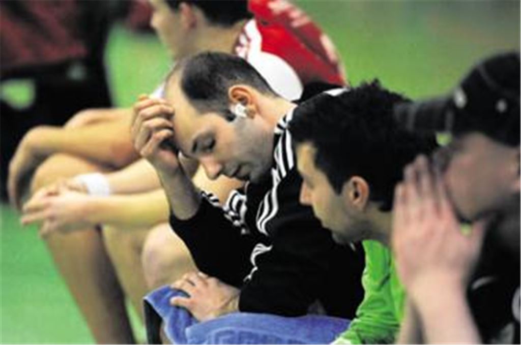 Mutlos, ratlos, hoffnungslos: Für den TSV Knittlingen ist nach der Derbyniederlage gegen den TV Bretten das Abenteuer Landesliga so gut wie gelaufen. Fotos: Fotomoment