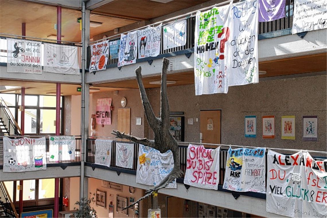 Mutmacher und Aufmunterer: Plakate in der Mörike-Realschule. Foto: Nill