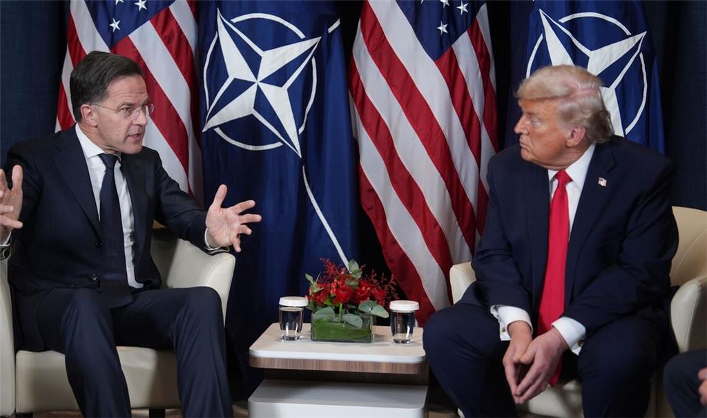NATO-Generalsekretär Mark Rutte und US-Präsident Donald Trump während eines Treffens am Rande des Weltwirtschaftsforums in Davos (Archivbild).