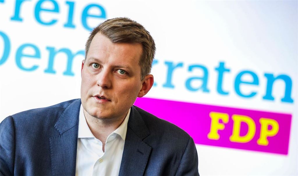 NRW-FDP-Chef Henning Höne gab bekannt, dass er als Bundesvorsitzender der Partei kandidiert.