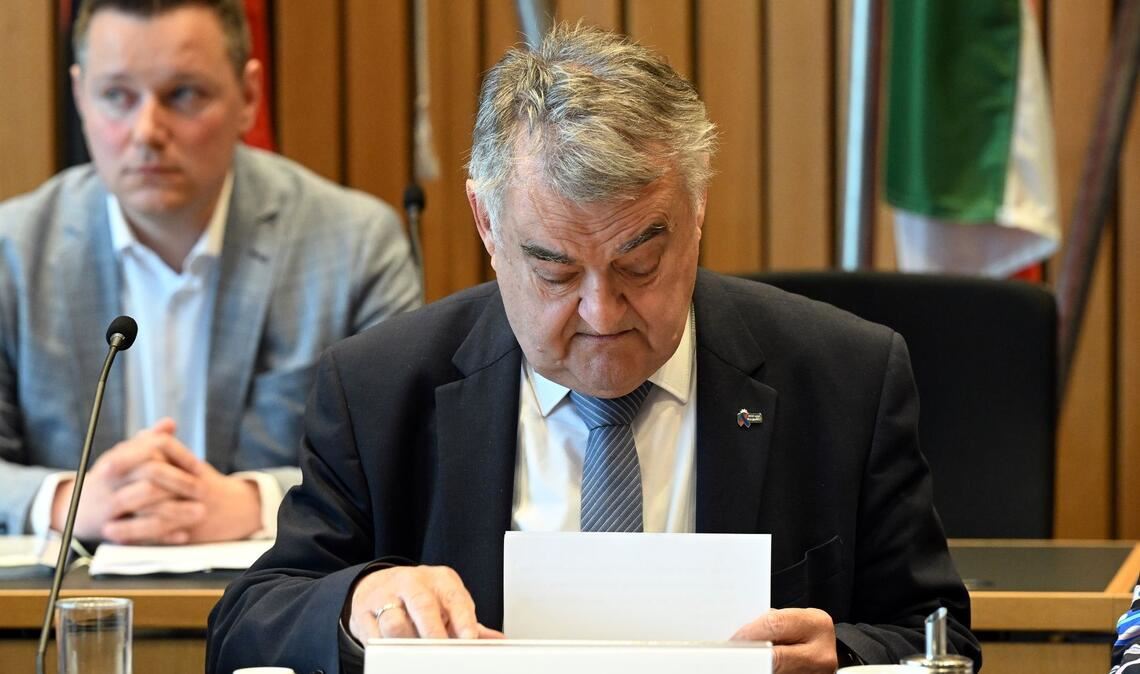 NRW-Innenminister Herbert Reul in der Sitzung des Innenausschusses in Düsseldorf.