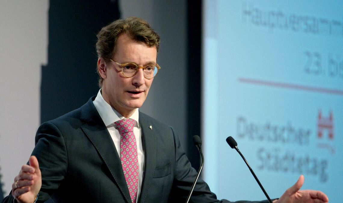NRW-Ministerpräsident Hendrik Wüst bei der Hauptversammlung des Deutschen Städtetages in Köln.