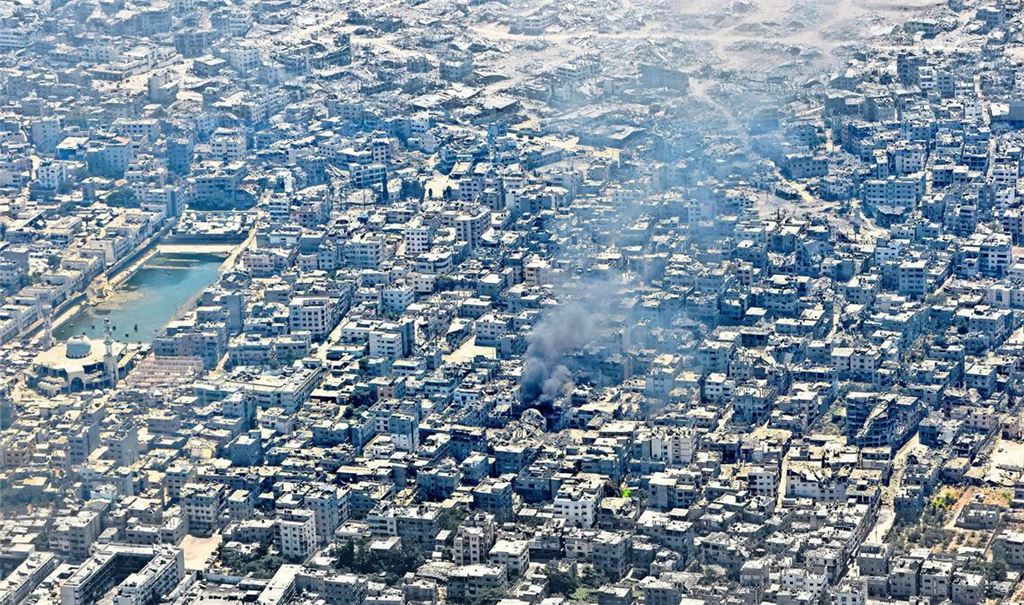 Nach Angaben der Armee sind israelische Truppen schon in den Vororten der Stadt Gaza. (Archivbild)