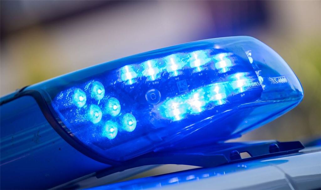 Nach Angaben der Polizei wird aber derzeit davon ausgegangen, dass der Täter das Opfer kannte. (Symbolbild)