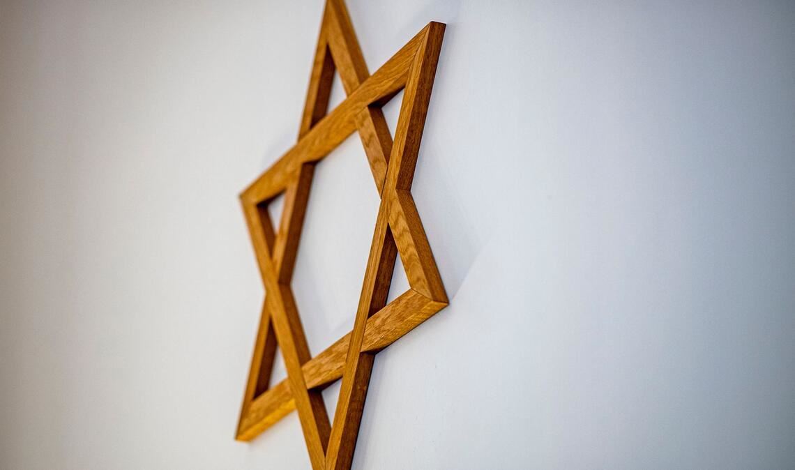 Nach Ansicht des Antisemitismusbeauftragten der Bundesregierung ist Judenhass auch an Schulen verbreitet.