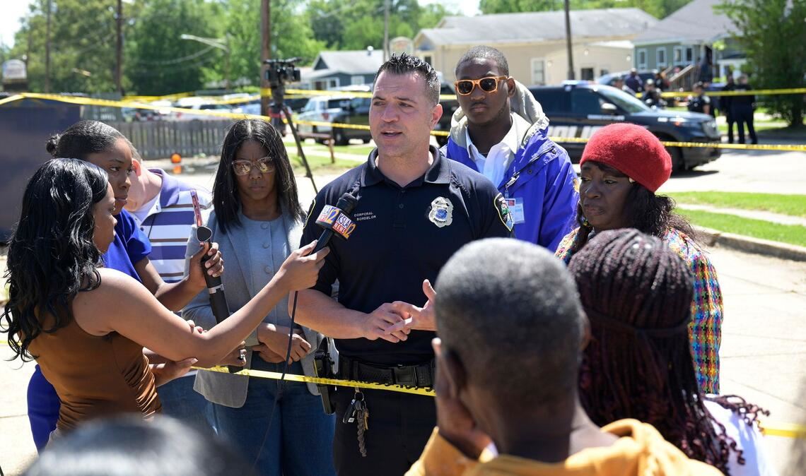 Nach Schüssen in Louisiana: Chris Bordelon informiert die Presse über die Tat.