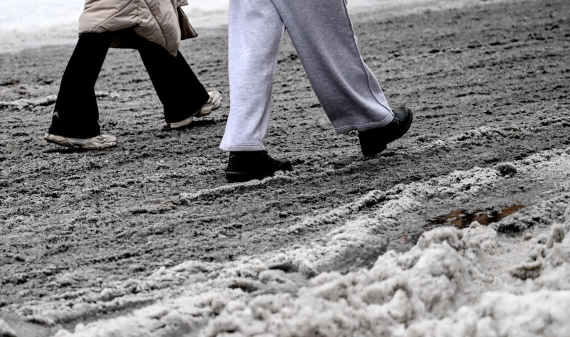 Nach Wochen mit Matsch und Kälte haben viele genug vom Winter.