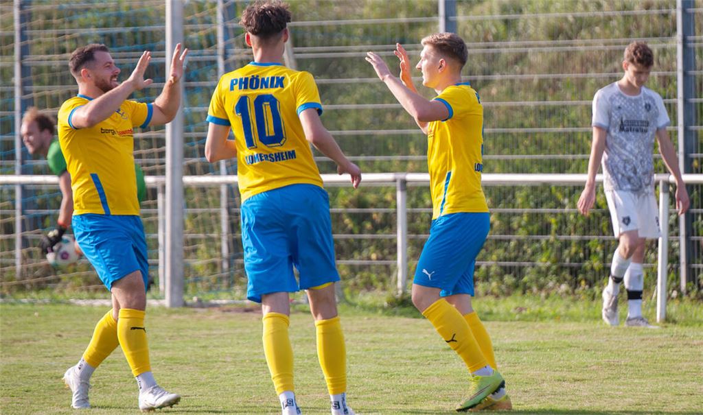 Nach dem 1:0 von Stefan Riegel jubelt Phönix Lomersheim. Foto: Fotomoment
