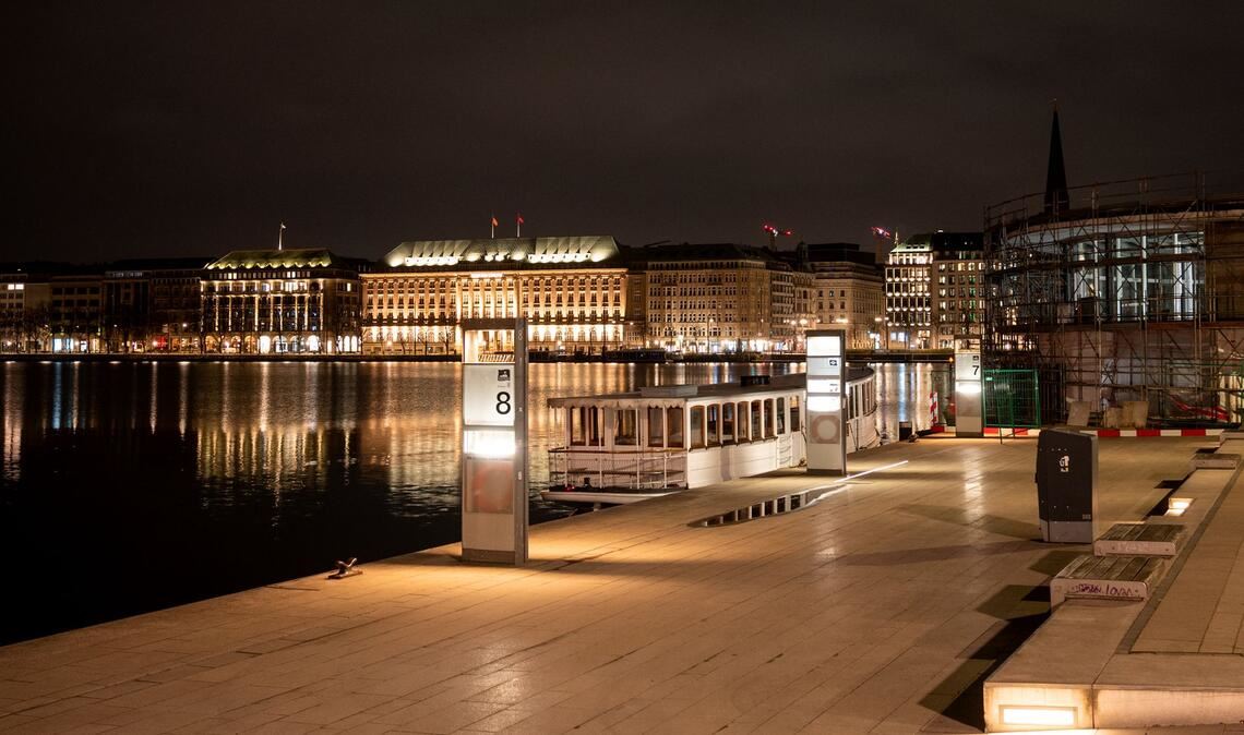 Nach dem Angriff in einer Altonaer Einkaufspassage flüchtete der Wolf nach Angaben der Umweltbehörde zur Binnenalster.
